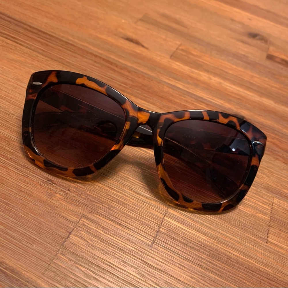 Chunky Tortoise Shell Sunglasses - image 1